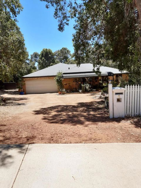 Mundaring Bed And Breakfast - Travel Agents 0