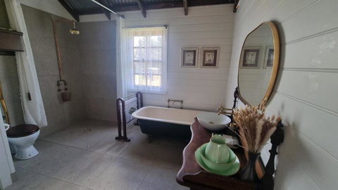 Myrtlebank Cottage Farmstay - Travel Agents 2