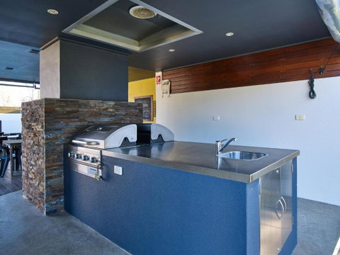 Myrtleford Motel On Alpine - Tourism Guide 3