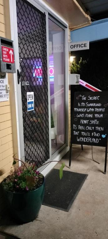 Nationwide Motel - Travel Agents 1