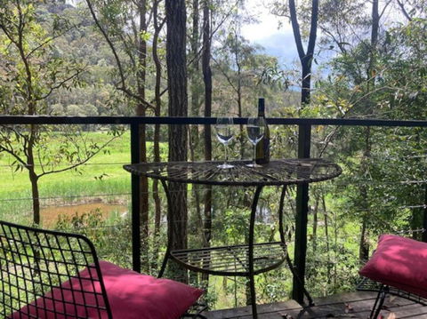 Nature Retreat & Artists Studio 90mins From Sydney - Travel Agents 0