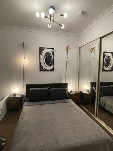 Neutral Bay Studio - Cruises Travel 1