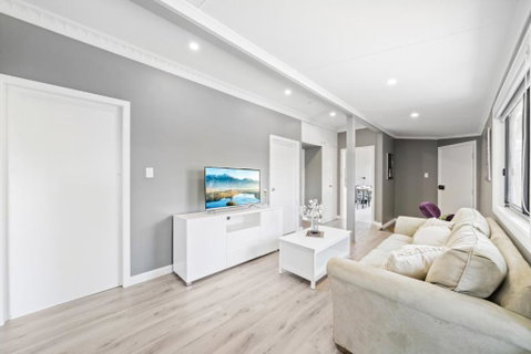 New 2 Bedroom House 500m To Mall With Free Parking - Tourism Guide 2