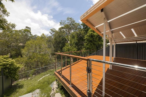 NEW 3BR Serene Creekside Retreat In Helensvale - Tourism Guide 0