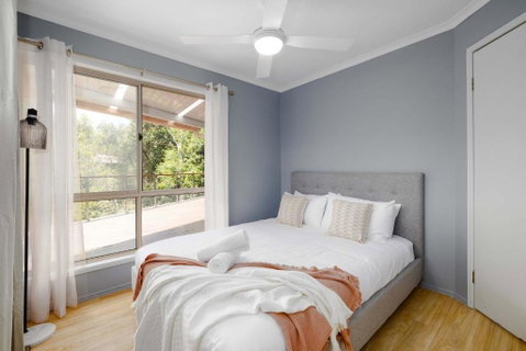 NEW 3BR Serene Creekside Retreat In Helensvale - Tourism Guide 2