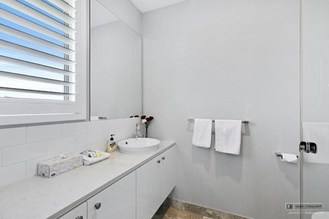 NEW HAVEN - Garden View Balcony - Tourism Guide 1