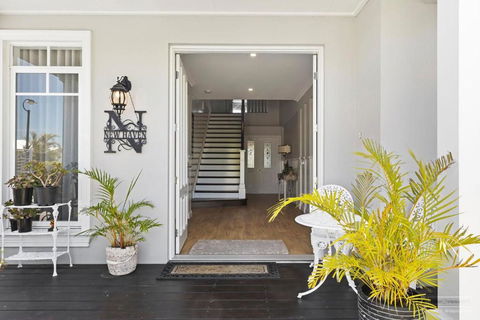 NEW HAVEN - Garden View Balcony - Tourism Guide 2