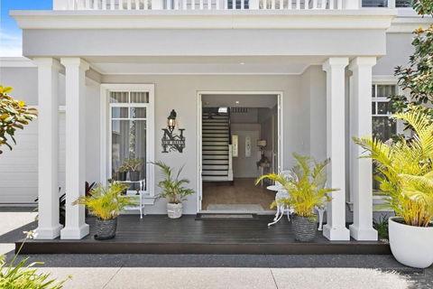 NEW HAVEN - Garden View Balcony - Tourism Guide 3