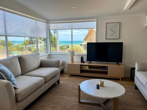NEW Magpie Sands - 3 Bedroom Home - Downstairs Only, 1 Min Walk To Aldinga Beach - Tourism Guide 2