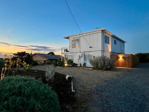 NEW Magpie Sands - 3 Bedroom Home - Downstairs Only, 1 Min Walk To Aldinga Beach - Tourism Guide 1