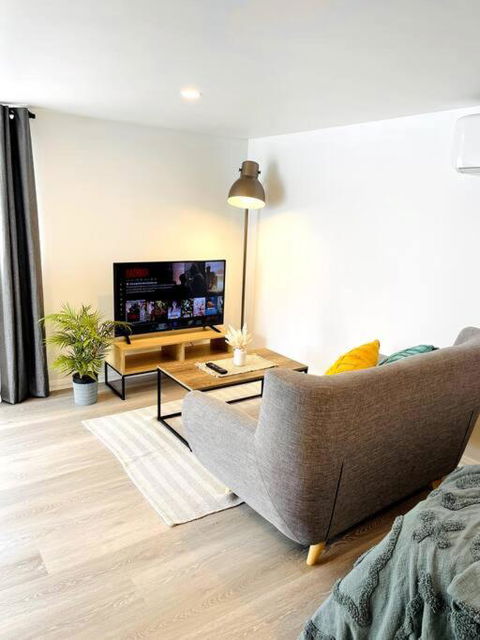 Newly Renovated Contemporary Private Studio Near Hobart CBD And Airport - Tourism Guide 3