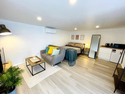 Newly Renovated Contemporary Private Studio Near Hobart CBD And Airport - Tourism Guide 0