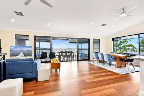 New Property Shimmer Shores Absolute Waterfront Retreat At Fishing Point, Lake Macquarie - Travel Agents 3