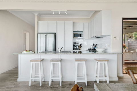 Newport Surf Break - Travel Search 3