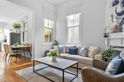 Newtown Nest - Chic Terrace Living Off King Street - Cruises Travel 0