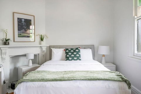 Newtown Nest - Chic Terrace Living Off King Street - Cruises Travel 1