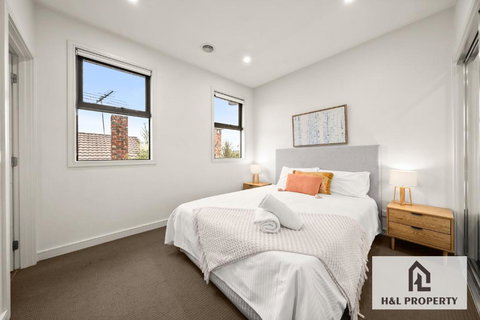 Nice House Walking To Shopping Center - Travel Agents 1