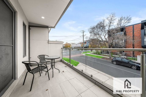 Nice House Walking To Shopping Center - Travel Agents 2