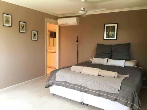 Noosa Hinterland Acreage Close To The Beach - Travel Search 1