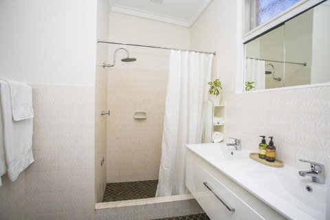 NOR214 - Northstead Coastal Charm - Travel Agents 3