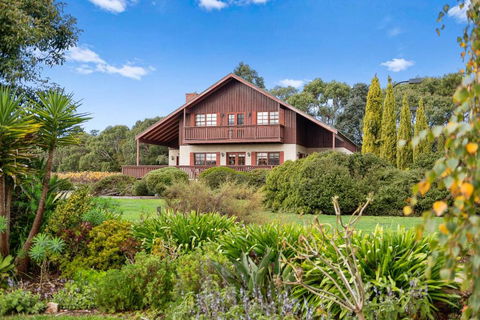 Northway Downs Estate Vineyard - Travel Search 0