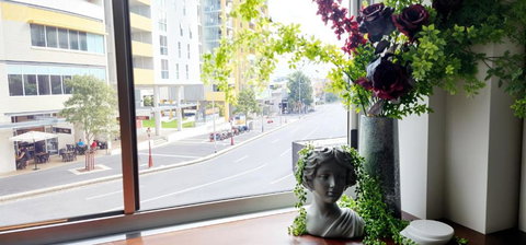 NYC Loft Brisbane, Free Parking! - Travel Search 1