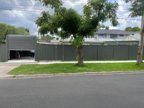Oakleigh Private Unit - Tourism Guide 1