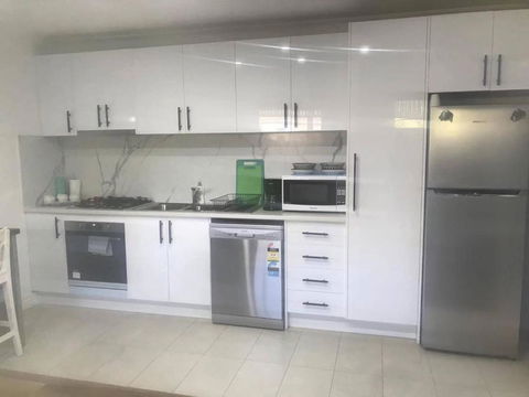 Oakleigh Private Unit - Tourism Guide 0