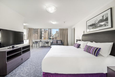 Oaks Sydney Hyde Park Suites - Tourism Guide 1