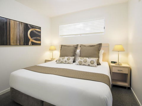 Oaks Middlemount Suites - Tourism Guide 3
