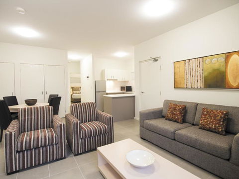 Oaks Middlemount Suites - Tourism Guide 2