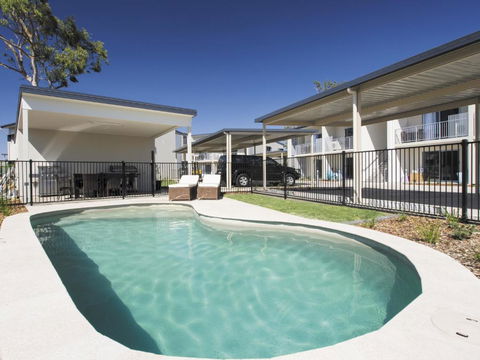Oaks Middlemount Suites - Tourism Guide 0