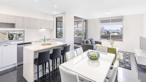 Oaks Brisbane Woolloongabba Suites - Cruises Travel 2
