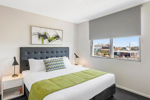 Oaks Brisbane Woolloongabba Suites - Cruises Travel 1