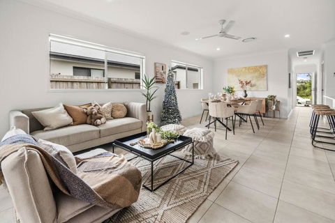 Oasis Retreat In Coomera - Travel Search 0