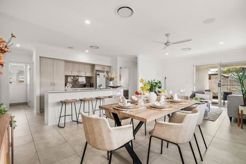 Oasis Retreat In Coomera - Travel Search 1