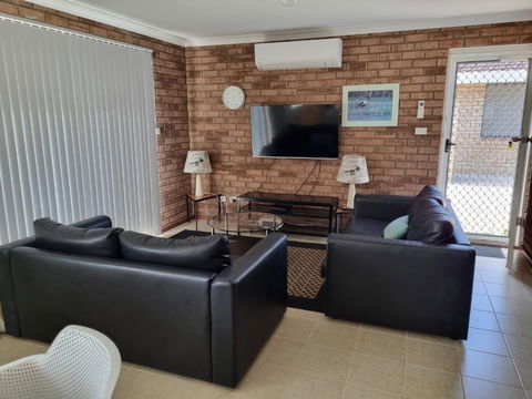 Ocean Beach Chalet 16 - Tourism Guide 0