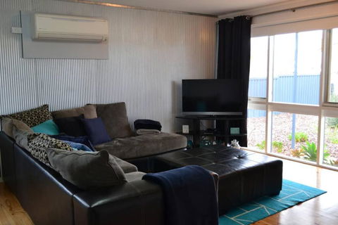 Ocean Breeze - Tourism Guide 1