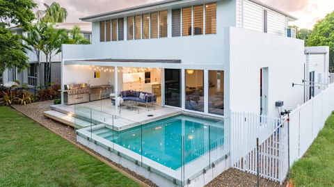 Ocean House - 4 BR With Media Room & Private Pool - 100m To Beach - Tourism Guide 0