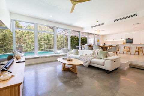 Ocean House - 4 BR With Media Room & Private Pool - 100m To Beach - Tourism Guide 3