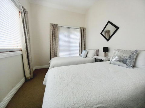 Ocean Aspect And Central To CBD - CoSheirm Apartments On Merri - Tourism Guide 3
