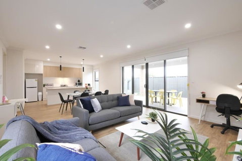 No Stairs Dbl Garage Aircon Woodville North - Tourism Guide 0
