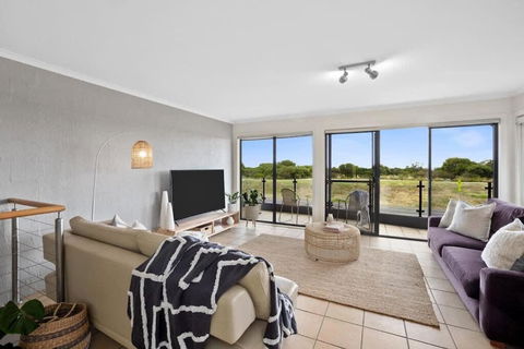Ocean Views - Apartment 1 - Tourism Guide 0