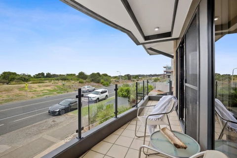 Ocean Views - Apartment 1 - Tourism Guide 2