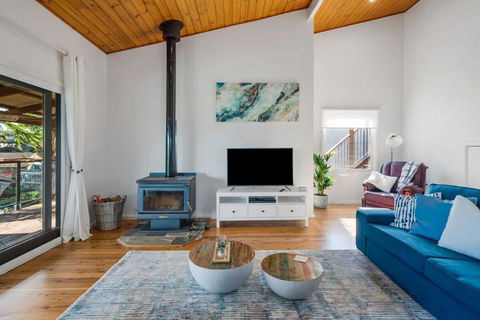 Ocean Views Beach Retreat - Tourism Guide 2