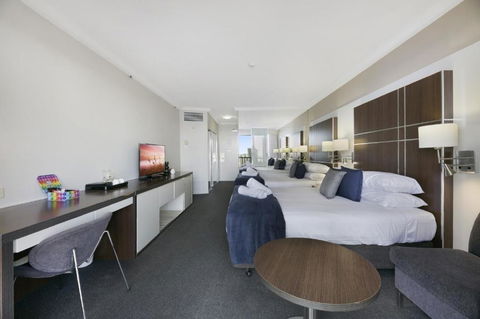 Ocean View 2-Bed Studio In The Heart Of Surfers - Tourism Guide 2