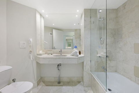 Ocean View 2-Bed Studio In The Heart Of Surfers - Tourism Guide 3