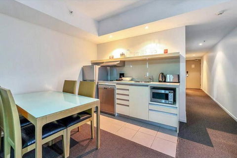One Bed Harbour And City Views Apartment - Tourism Guide 2