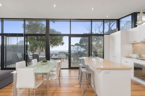 Ocean View Treetops Retreat - Tourism Guide 0