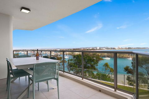 Oceanfront Apartment On Top Of Point Cartwright - Tourism Guide 2